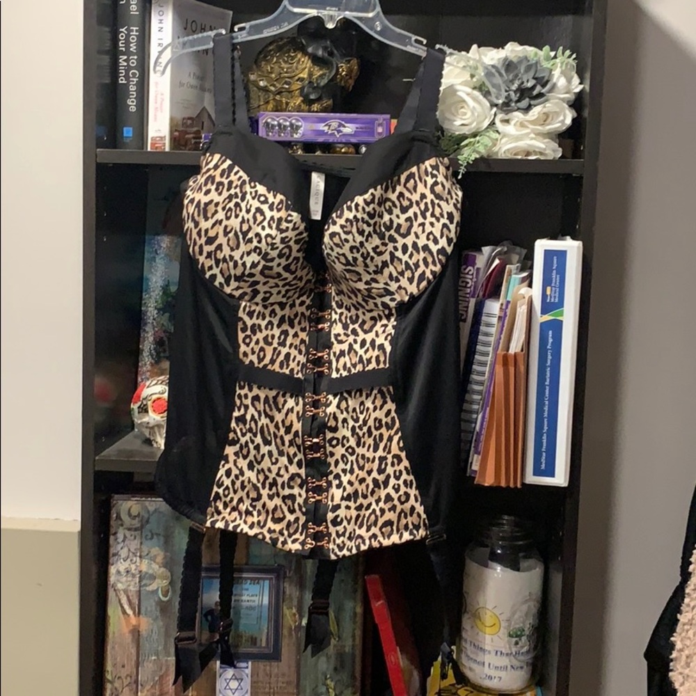 Lane Bryant cacique corset with guarder belt hooks
